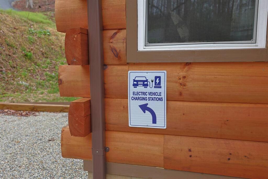 Rustic Modern Cabin With Hot Tub Near Rafting And Great Smokey Mountains Bryson City Exterior photo